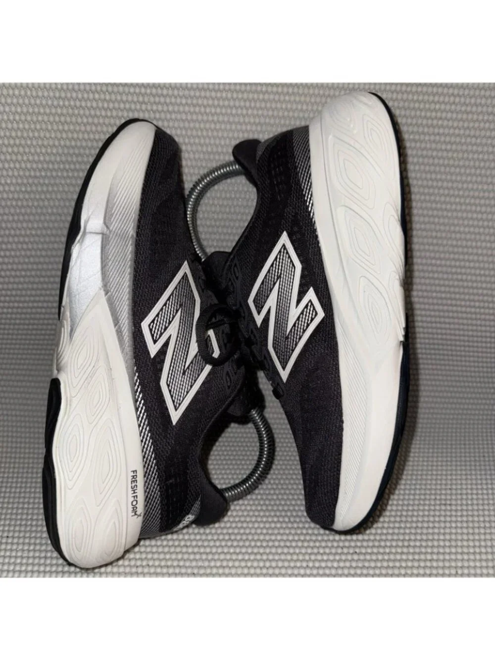 New Balance Fresh Foam X 880v15 Black White Athletic Shoes Women’s Size 6